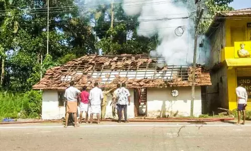 Kerala : रसोई गैस सिलेंडर विस्फोट से मकान नष्ट Kerala : रसोई गैस सिलेंडर विस्फोट से मकान नष्ट