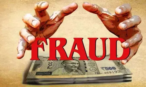 Peddapalli में सरकारी कर्मचारी ने लोगों से 40 करोड़ रुपये की ऑनलाइन ठगी की, फरार Peddapalli में सरकारी कर्मचारी ने लोगों से 40 करोड़ रुपये की ऑनलाइन ठगी की, फरार