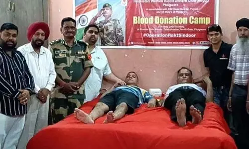 Jalandhar: सशस्त्र बलों के लिए आयोजित शिविर में 98 लोगों ने किया रक्तदान Jalandhar: सशस्त्र बलों के लिए आयोजित शिविर में 98 लोगों ने किया रक्तदान
