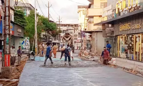 Kerala : थालास्सेरी लोगान रोड का नवीनीकरण जोरों पर Kerala : थालास्सेरी लोगान रोड का नवीनीकरण जोरों पर