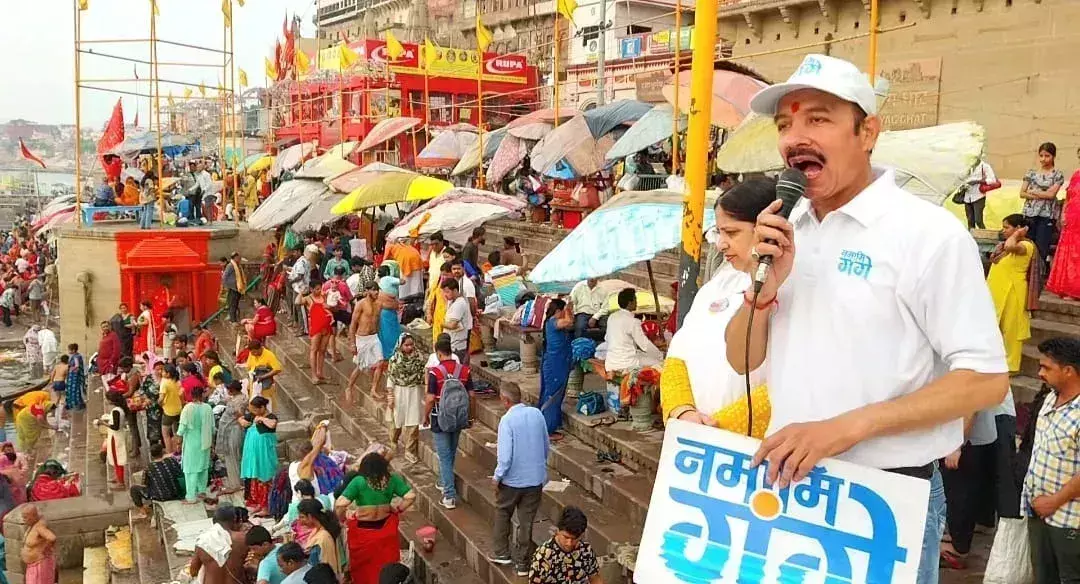 Varanasi: श्रद्धा के साथ स्वच्छता, वैशाख पूर्णिमा पर गंगा तट पर चला सफाई अभियान