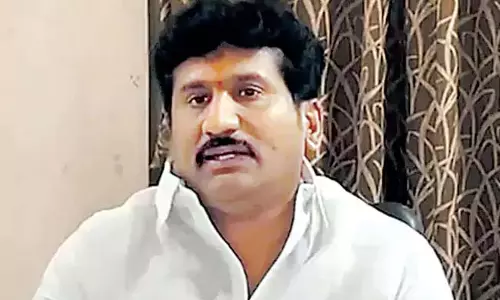 YSRCP के पूर्व विधायक थोपुदुरथी प्रकाश रेड्डी पुलिस पूछताछ में शामिल हुए