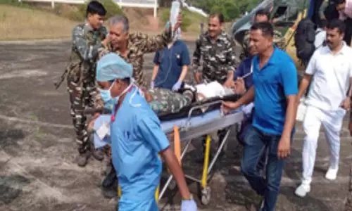 माओवादियों द्वारा किए गए आईईडी विस्फोट में घायल जवान को उपचार के लिए एयरलिफ्ट किया गया