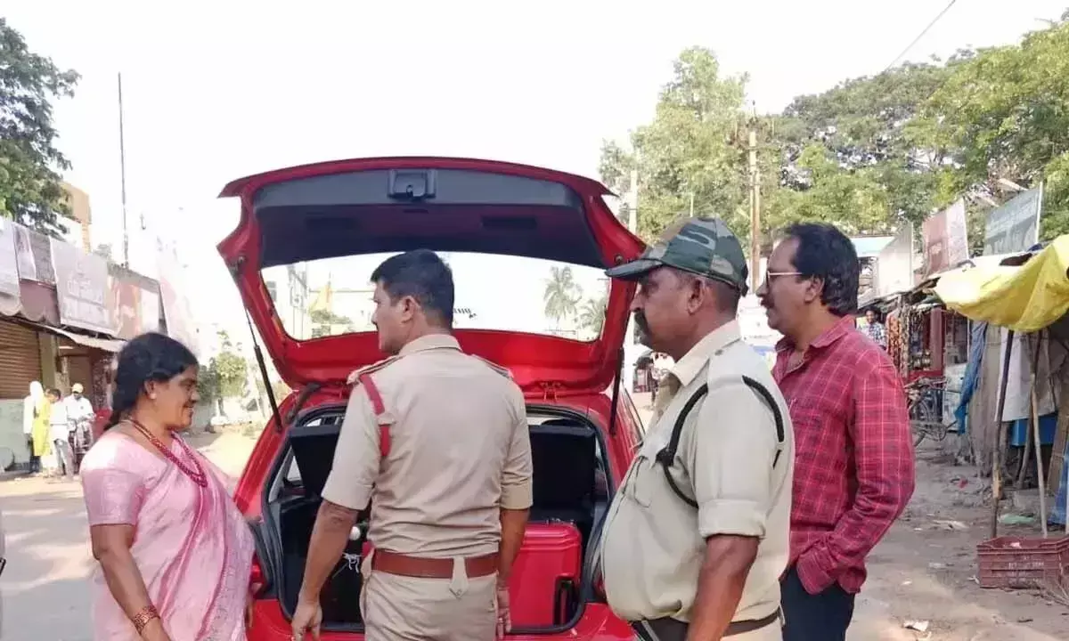 Andhra: घुसपैठियों की जांच के लिए पुलिस द्वारा तलाशी