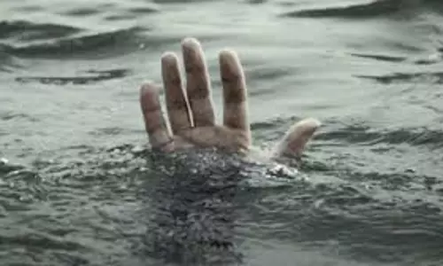 Shahjahanpur: मां की आंखों के सामने नदी में समाया दो साल का बेटा