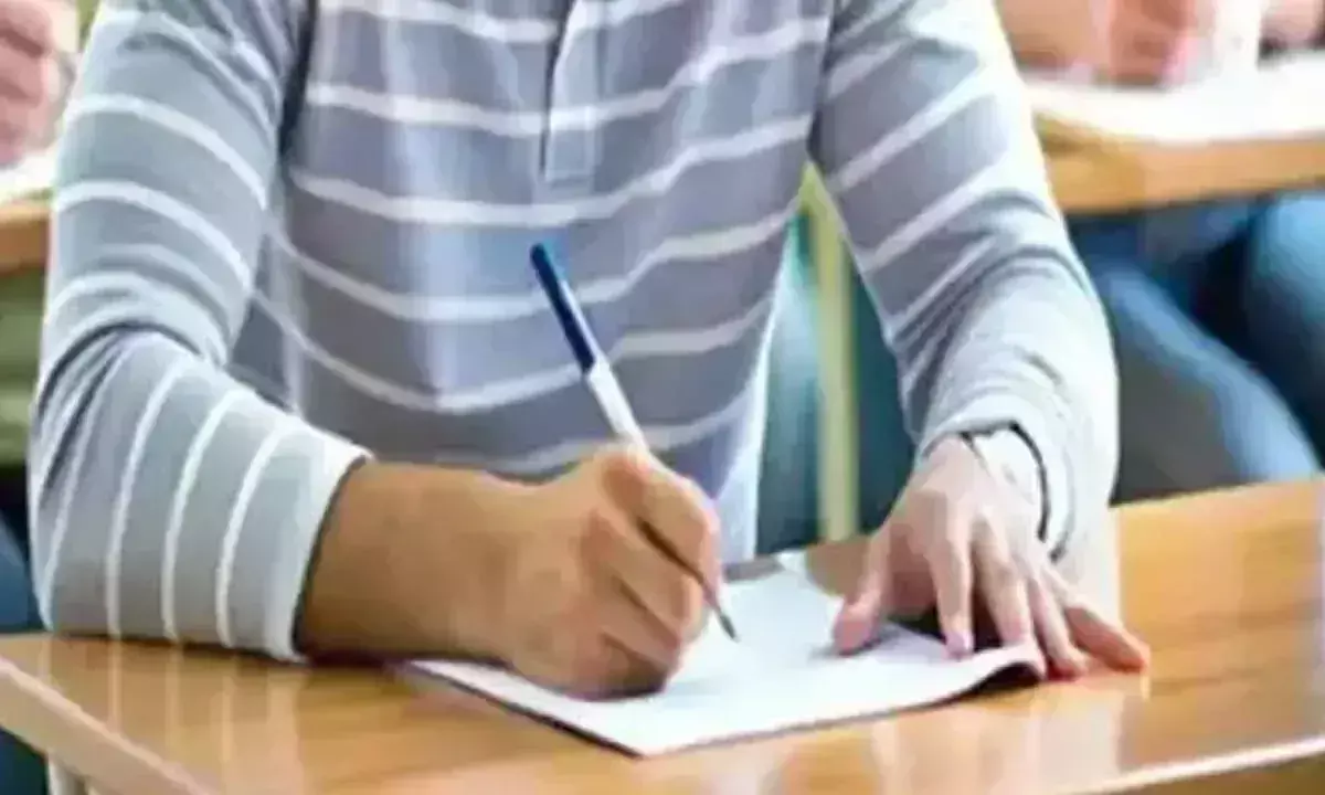 Telangana: 10वीं व इंटर परीक्षा के टॉपरों को सम्मानित किया गया Telangana: 10वीं व इंटर परीक्षा के टॉपरों को सम्मानित किया गया