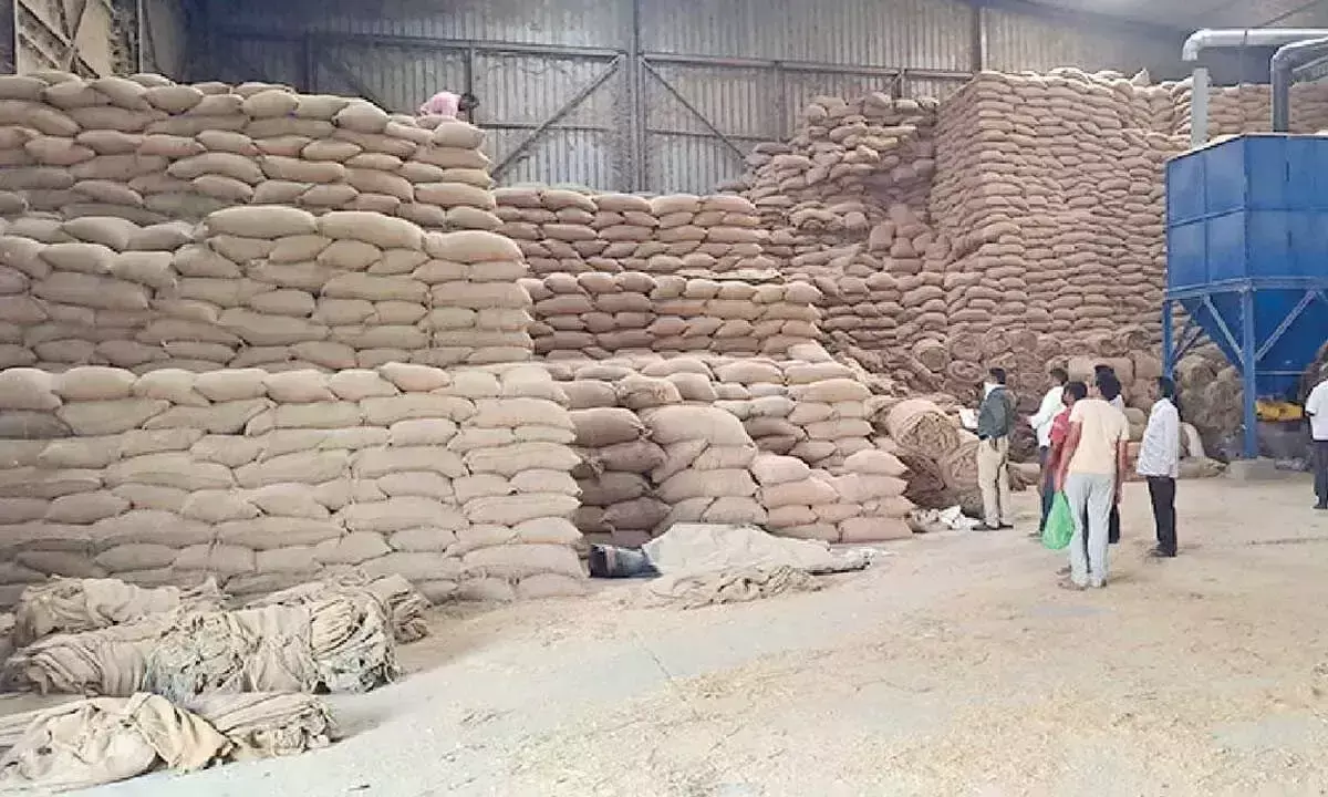 तेलंगाना राज्य को मिलों में धान सड़ने से 510 करोड़ रुपये का नुकसान तेलंगाना राज्य को मिलों में धान सड़ने से 510 करोड़ रुपये का नुकसान