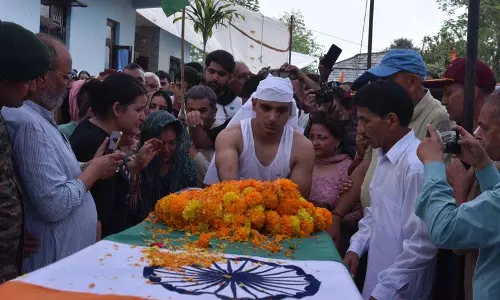 राष्ट्र ने Shahpur के वीर योद्धा को अंतिम विदाई दी