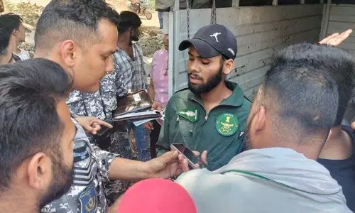 Zirakpur: पभात में वायुसेना की वर्दी में युवा गिरफ्तार Zirakpur: पभात में वायुसेना की वर्दी में युवा गिरफ्तार