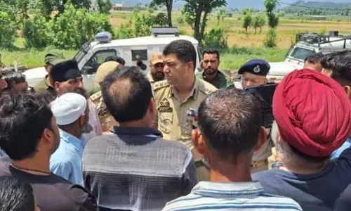SSP ने एलओसी के गांवों का दौरा कर जमीनी हालात का जायजा लिया SSP ने एलओसी के गांवों का दौरा कर जमीनी हालात का जायजा लिया