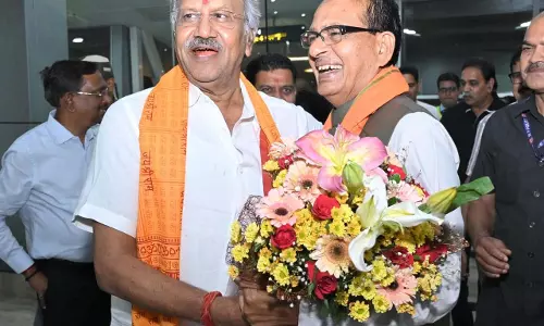 केंद्रीय मंत्री शिवराज चौहान रायपुर पहुंचे केंद्रीय मंत्री शिवराज चौहान रायपुर पहुंचे