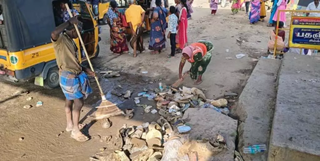 Tamil Nadu : सफाई कार्य में 3,000 सफाई कर्मचारी शामिल Tamil Nadu : सफाई कार्य में 3,000 सफाई कर्मचारी शामिल