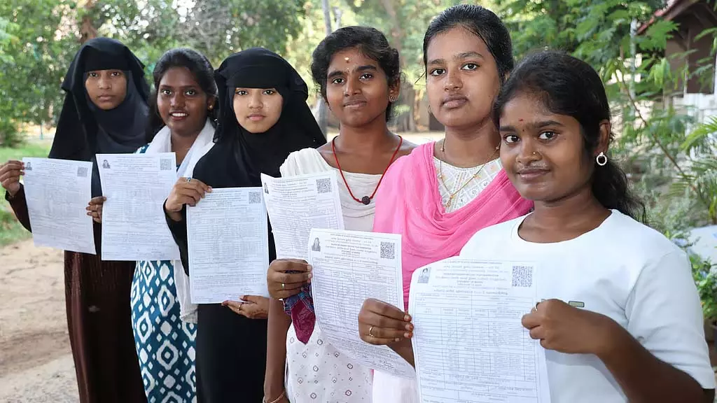 Tamil Nadu : प्लस 2 अनंतिम अंक प्रमाण पत्रों का वितरण शुरू Tamil Nadu : प्लस 2 अनंतिम अंक प्रमाण पत्रों का वितरण शुरू