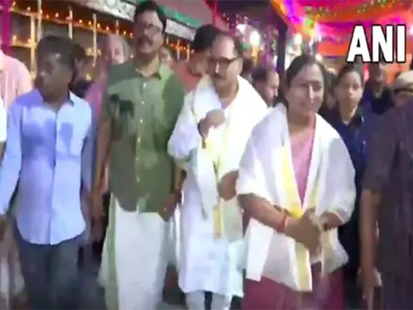 Delhi CM ने उत्तरी गुरुवायुरप्पन मंदिर में पूजा-अर्चना की Delhi CM ने उत्तरी गुरुवायुरप्पन मंदिर में पूजा-अर्चना की