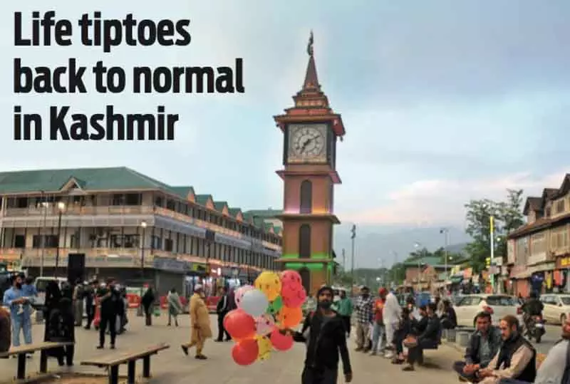 Kashmir में जनजीवन सामान्य हो रहा Kashmir में जनजीवन सामान्य हो रहा