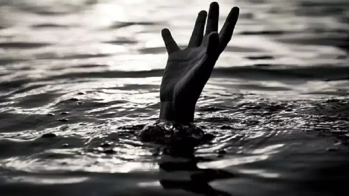 Kanpur: गंगा नहाने गए पांच दोस्तों में से दो की डूबकर मौत Kanpur: गंगा नहाने गए पांच दोस्तों में से दो की डूबकर मौत