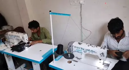 बिहार : मोतिहारी के लोगों के लिए वरदान साबित हो रहा पीएम रोजगार सृजन कार्यक्रम बिहार : मोतिहारी के लोगों के लिए वरदान साबित हो रहा पीएम रोजगार सृजन कार्यक्रम
