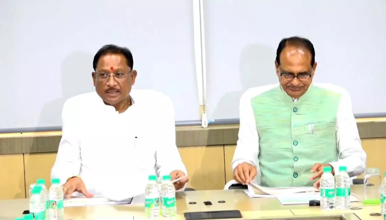 केंद्रीय मंत्री शिवराज सिंह चौहान और CM साय मंत्रालय में लें रहे मीटिंग केंद्रीय मंत्री शिवराज सिंह चौहान और CM साय मंत्रालय में लें रहे मीटिंग