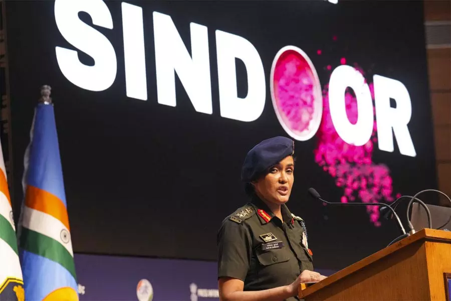 Women & War: भारतीय सेना में महिलाओं के असामान्य प्रतिनिधित्व पर संपादकीय Women & War: भारतीय सेना में महिलाओं के असामान्य प्रतिनिधित्व पर संपादकीय