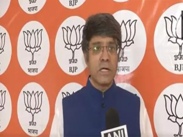 BJP नेता सीआर केसवन ने पीएम मोदी की प्रशंसा की BJP नेता सीआर केसवन ने पीएम मोदी की प्रशंसा की