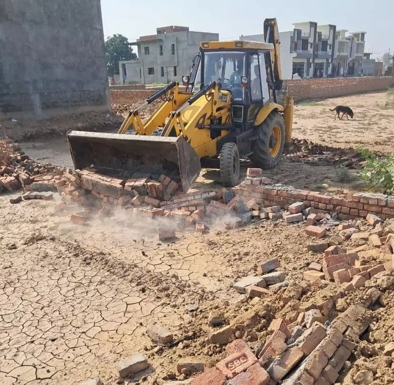 Haryana : कुरुक्षेत्र में 3 अवैध कॉलोनियों में तोड़फोड़ अभियान Haryana : कुरुक्षेत्र में 3 अवैध कॉलोनियों में तोड़फोड़ अभियान