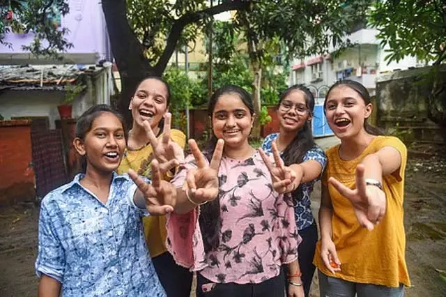 CBSE सार्वजनिक परीक्षा में 83.39% उत्तीर्ण दर CBSE सार्वजनिक परीक्षा में 83.39% उत्तीर्ण दर