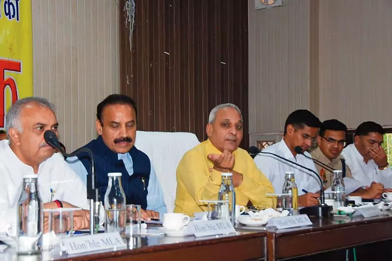 Haryana : राशन डिपो होल्डर पर लगे आरोपों की जांच के आदेश, एसडीएम को सौंपी जांच Haryana : राशन डिपो होल्डर पर लगे आरोपों की जांच के आदेश, एसडीएम को सौंपी जांच
