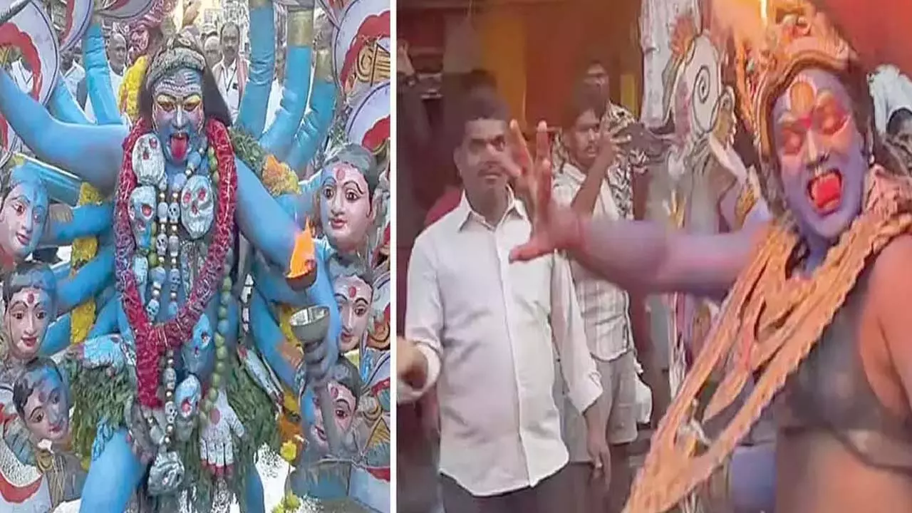 भक्तों ने सुन्नपुकुंडलु वेशम में पूजा-अर्चना की भक्तों ने सुन्नपुकुंडलु वेशम में पूजा-अर्चना की
