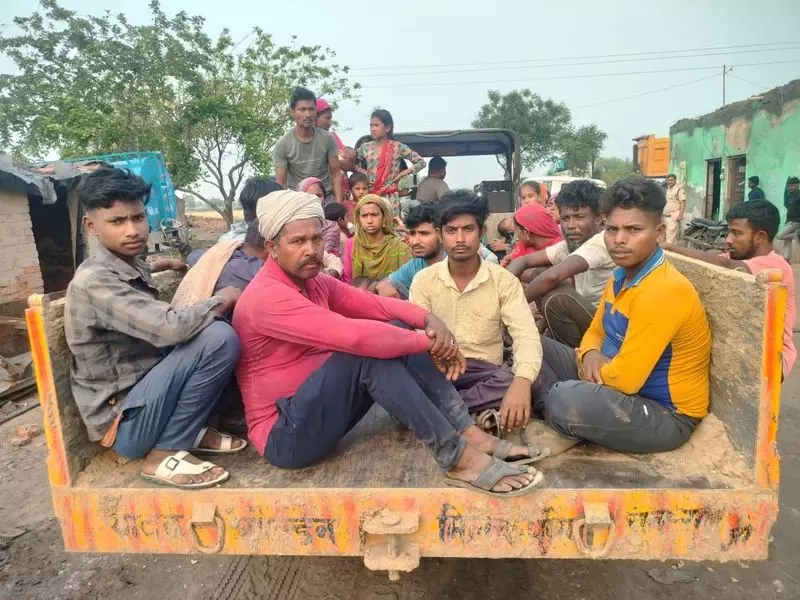 Haryana : 39 अवैध बांग्लादेशी नागरिकों को दिल्ली कैंप में भेजा जाएगा Haryana : 39 अवैध बांग्लादेशी नागरिकों को दिल्ली कैंप में भेजा जाएगा