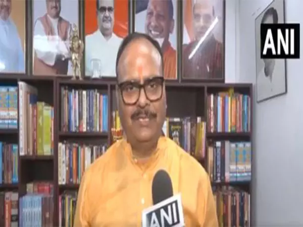 भारतीय सेना की वीरता को फैलाने के लिए तिरंगा यात्रा निकाली जाएगी: UP उपमुख्यमंत्री भारतीय सेना की वीरता को फैलाने के लिए तिरंगा यात्रा निकाली जाएगी: UP उपमुख्यमंत्री