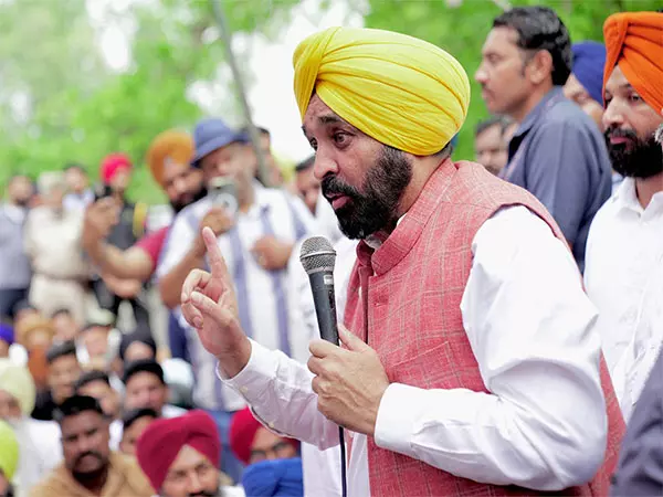 मजीठा में जहरीली शराब पीने से हुई मौतों के दोषियों को बख्शा नहीं जाएगा: Punjab CM मजीठा में जहरीली शराब पीने से हुई मौतों के दोषियों को बख्शा नहीं जाएगा: Punjab CM