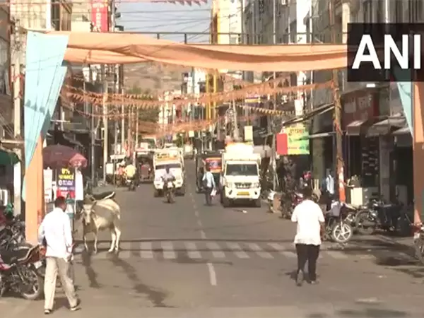Rajasthan के सीमावर्ती जिलों में जनजीवन सामान्य हो गया, जैसलमेर में स्कूल खुले Rajasthan के सीमावर्ती जिलों में जनजीवन सामान्य हो गया, जैसलमेर में स्कूल खुले