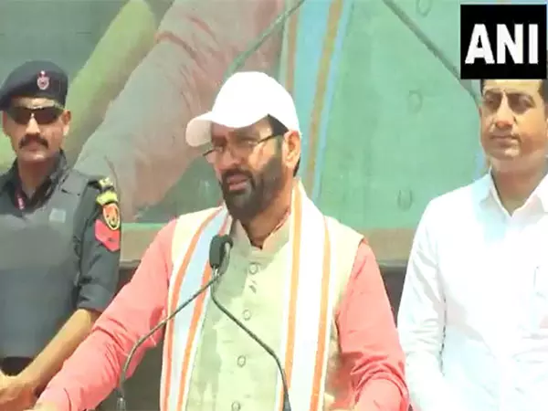 पंचकूला में तिरंगा यात्रा में CM Saini ने कहा- सैनिकों को नमन पंचकूला में तिरंगा यात्रा में CM Saini ने कहा- सैनिकों को नमन