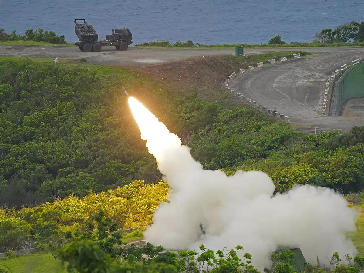 Taiwan ने अमेरिका द्वारा आपूर्ति की गई HIMARS रॉकेट प्रणाली का परीक्षण किया Taiwan ने अमेरिका द्वारा आपूर्ति की गई HIMARS रॉकेट प्रणाली का परीक्षण किया