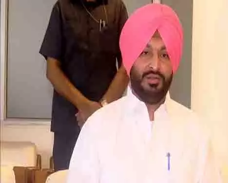 अमृतसर में अवैध शराब से मौतों पर रवनीत सिंह बिट्टू ने CM भगवंत मान पर साधा निशाना अमृतसर में अवैध शराब से मौतों पर रवनीत सिंह बिट्टू ने CM भगवंत मान पर साधा निशाना
