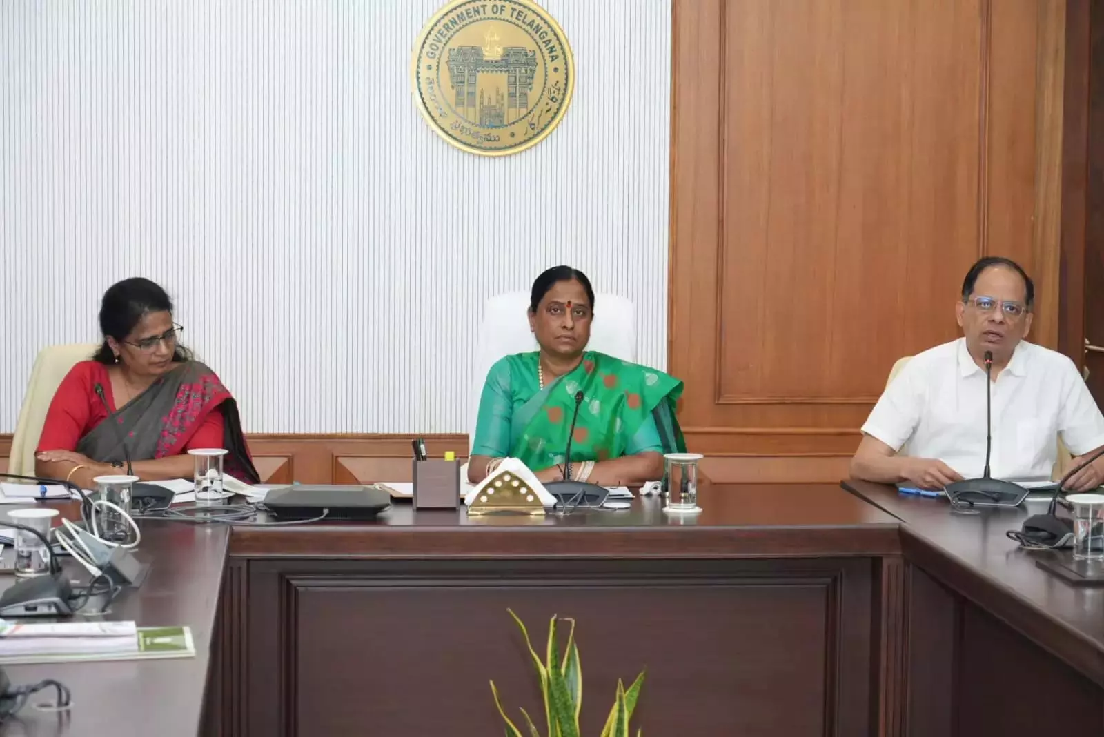 गर्मियों में नेहरू, काकतीय प्राणी उद्यानों में जानवरों की सुरक्षा सुनिश्चित करें: Konda Surekha गर्मियों में नेहरू, काकतीय प्राणी उद्यानों में जानवरों की सुरक्षा सुनिश्चित करें: Konda Surekha