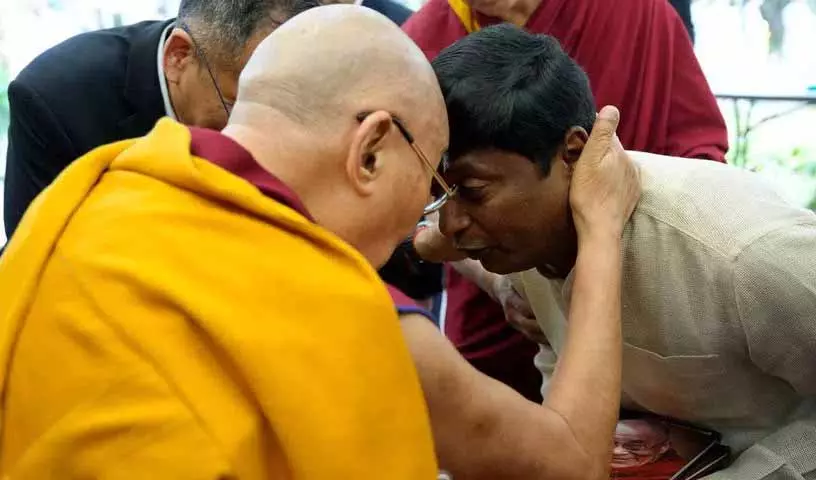 प्रशंसित हैदराबादी लेखक Dalai Lama की जीवनी उनके 90वें जन्मदिन से पहले जारी करेंगे प्रशंसित हैदराबादी लेखक Dalai Lama की जीवनी उनके 90वें जन्मदिन से पहले जारी करेंगे