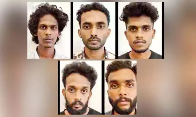 ऑपरेशन डी हंट: ड्रग्स के साथ पांच गिरफ्तार ऑपरेशन डी हंट: ड्रग्स के साथ पांच गिरफ्तार