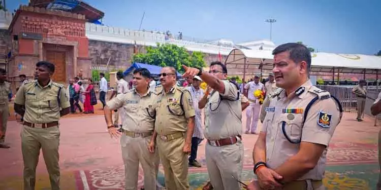 रथ यात्रा से पहले Odisha DGP ने पुरी में सुरक्षा व्यवस्था की समीक्षा की रथ यात्रा से पहले Odisha DGP ने पुरी में सुरक्षा व्यवस्था की समीक्षा की