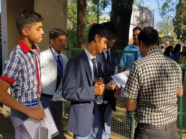 CBSE ने घोषित किए 10वीं के नतीजे, 95% पास प्रतिशत के साथ लड़कियां लड़कों से आगे CBSE ने घोषित किए 10वीं के नतीजे, 95% पास प्रतिशत के साथ लड़कियां लड़कों से आगे