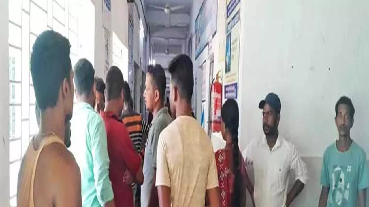 क्योंझर में महिला और बेटे की करंट लगने से मौत, सास घायल क्योंझर में महिला और बेटे की करंट लगने से मौत, सास घायल