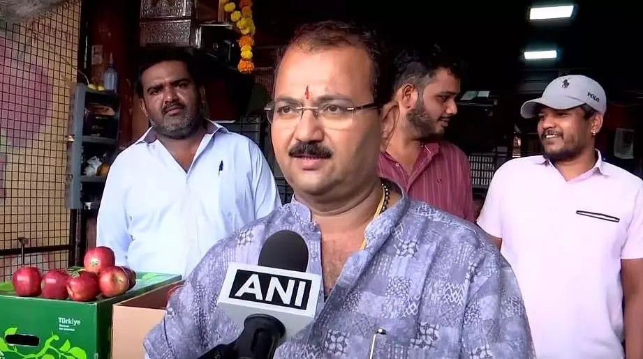 Pune : व्यापारियों ने तुर्की सेबों का बहिष्कार शुरू किया Pune : व्यापारियों ने तुर्की सेबों का बहिष्कार शुरू किया