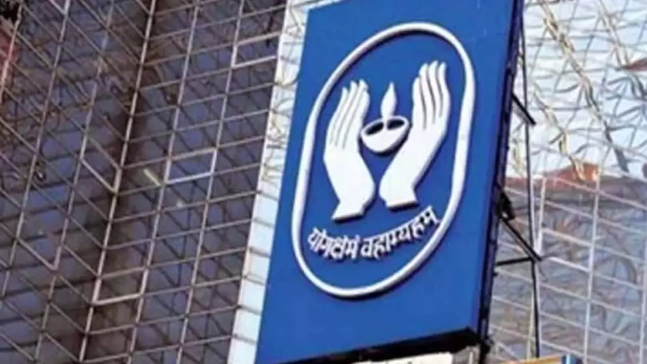 एलआईसी का नया व्यवसाय प्रीमियम करीब 10 प्रतिशत बढ़ा एलआईसी का नया व्यवसाय प्रीमियम करीब 10 प्रतिशत बढ़ा