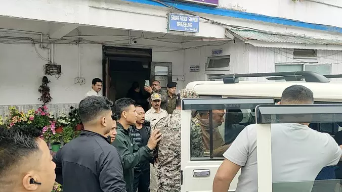 Sikkim : दार्जिलिंग में कार्यकर्ता सुदान गुरुंग पर हमले के सिलसिले में दो गिरफ्तार Sikkim : दार्जिलिंग में कार्यकर्ता सुदान गुरुंग पर हमले के सिलसिले में दो गिरफ्तार