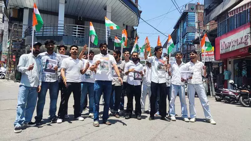 NSUI ने सेना के समर्थन में रैली निकाली NSUI ने सेना के समर्थन में रैली निकाली