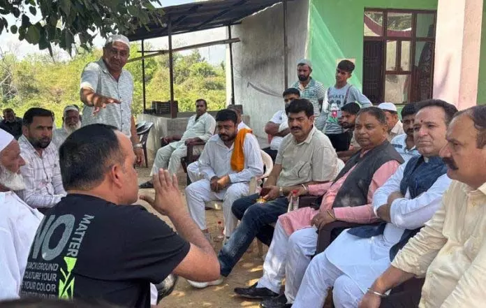 BJP नेताओं ने शहीदों के परिवारों से मुलाकात की, एकजुटता व्यक्त की BJP नेताओं ने शहीदों के परिवारों से मुलाकात की, एकजुटता व्यक्त की
