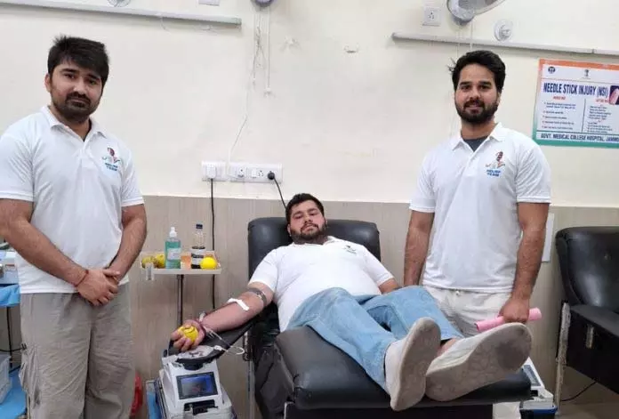 युवा कांग्रेस स्वयंसेवकों ने GMC में रक्तदान अभियान का आयोजन किया युवा कांग्रेस स्वयंसेवकों ने GMC में रक्तदान अभियान का आयोजन किया