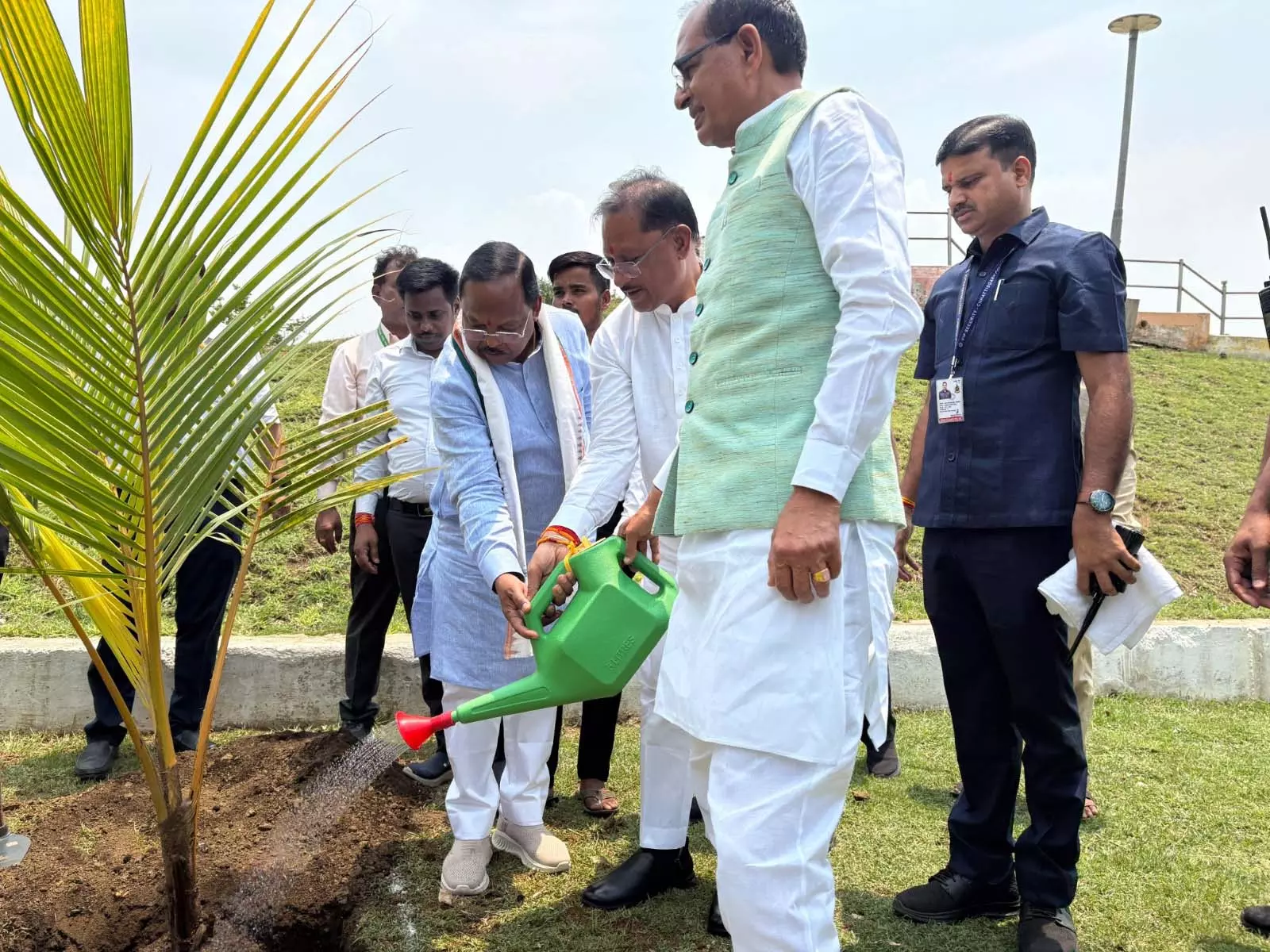 हरित भविष्य की ओर एक संकल्प: मंत्री नेताम हरित भविष्य की ओर एक संकल्प: मंत्री नेताम