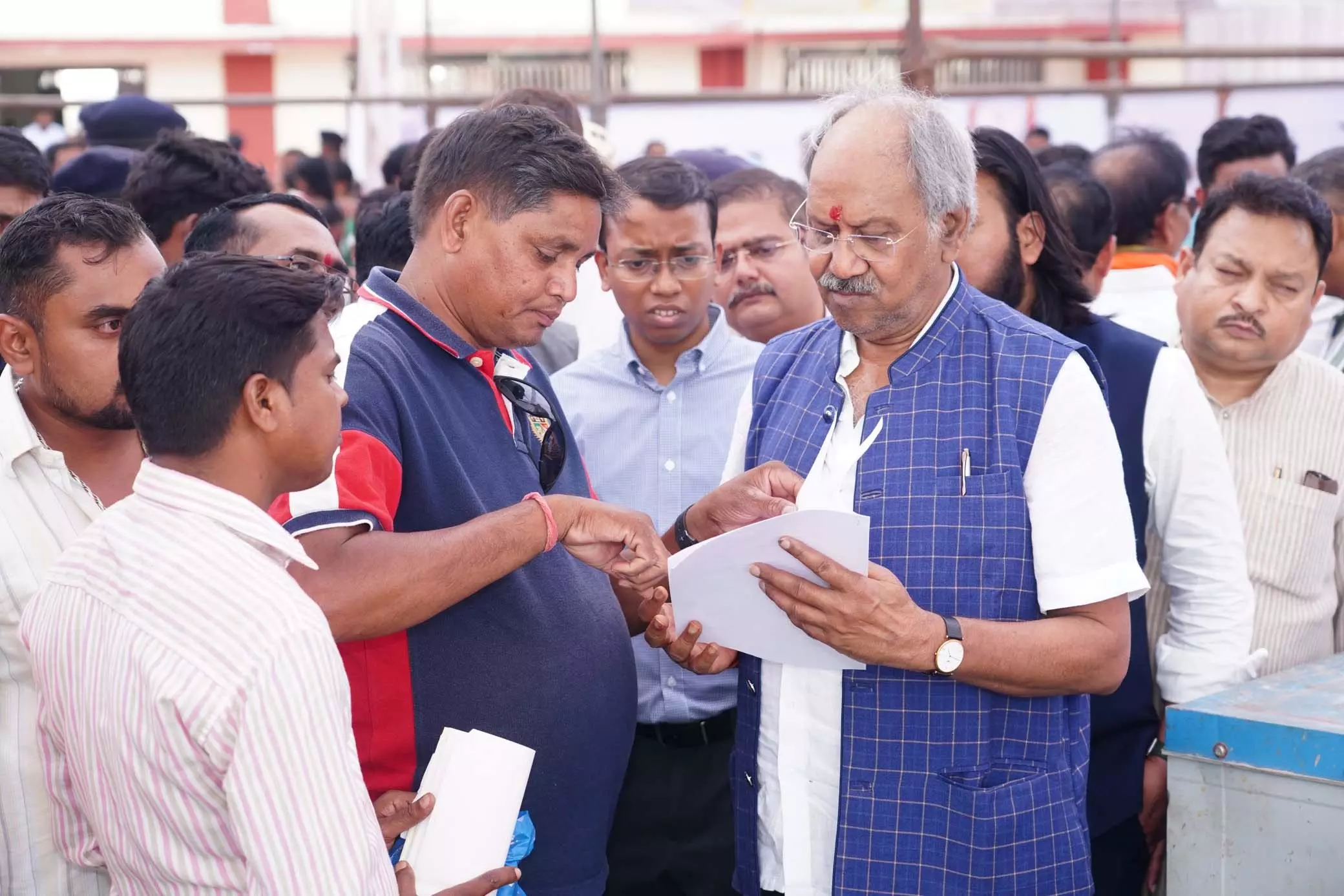 हर गांव तक विकास की रौशनी पहुंचाना ही हमारा संकल्प है: बृजमोहन अग्रवाल हर गांव तक विकास की रौशनी पहुंचाना ही हमारा संकल्प है: बृजमोहन अग्रवाल