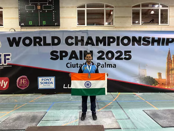 नीरव कोली ने अंतर्राष्ट्रीय केटलबेल मैराथन फेडरेशन विश्व चैंपियनशिप भाग 1 में भारत के लिए चमक बिखेरी नीरव कोली ने अंतर्राष्ट्रीय केटलबेल मैराथन फेडरेशन विश्व चैंपियनशिप भाग 1 में भारत के लिए चमक बिखेरी